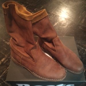 Roots roll over leather boots. Size 8